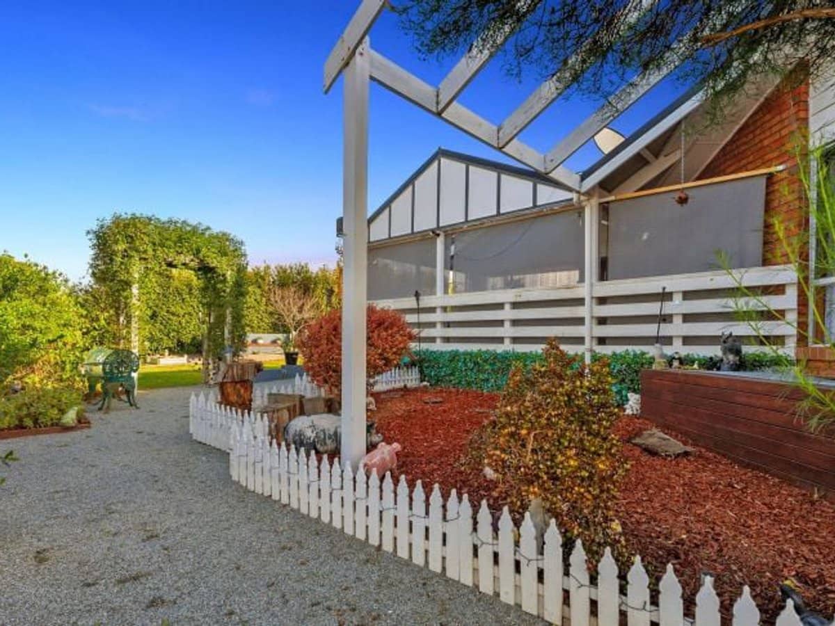 49 Clifton Drive, Bacchus Marsh - Thumbnail 15