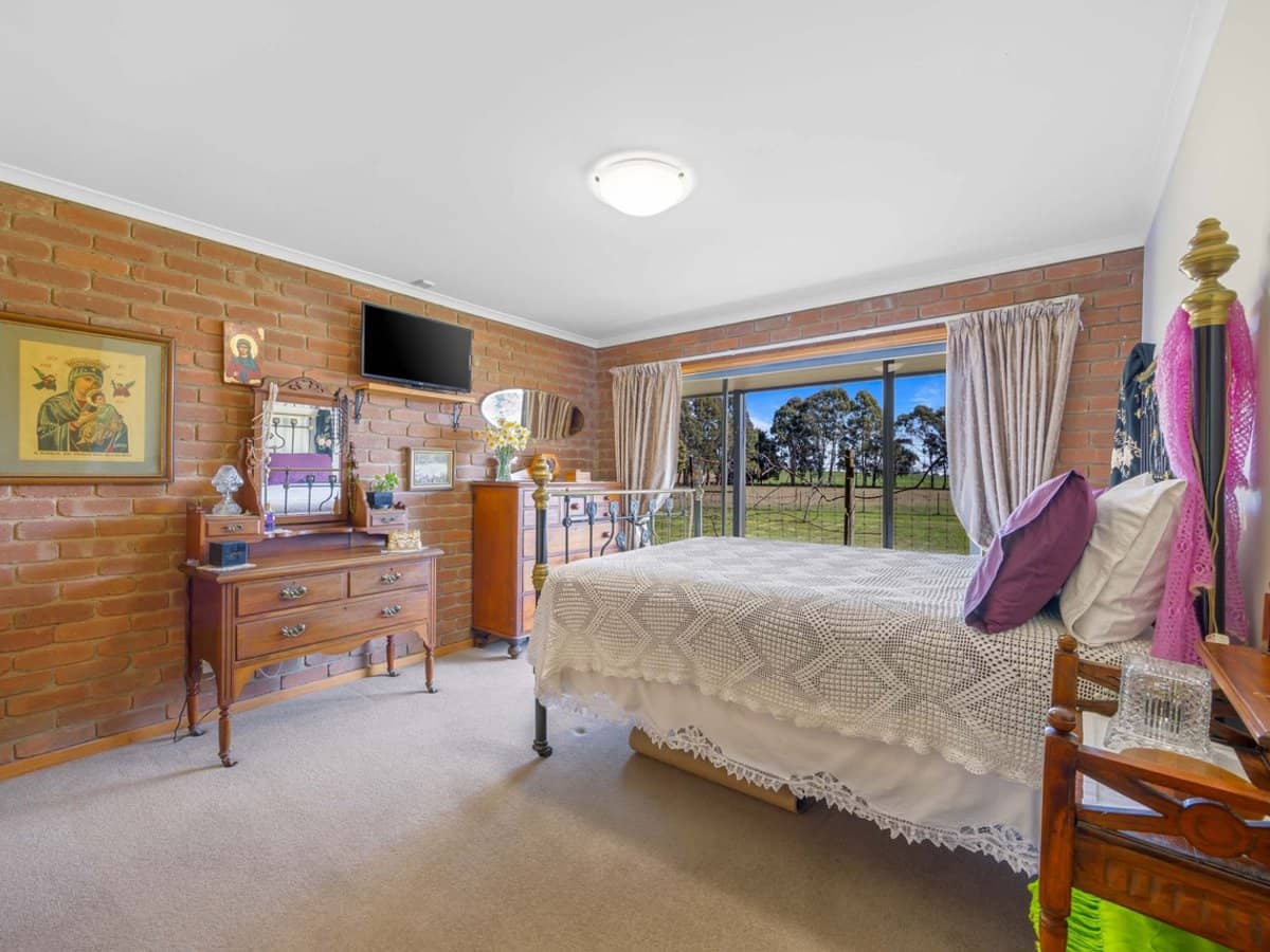 25 McMahons Road, Glenlyon - Thumbnail 12