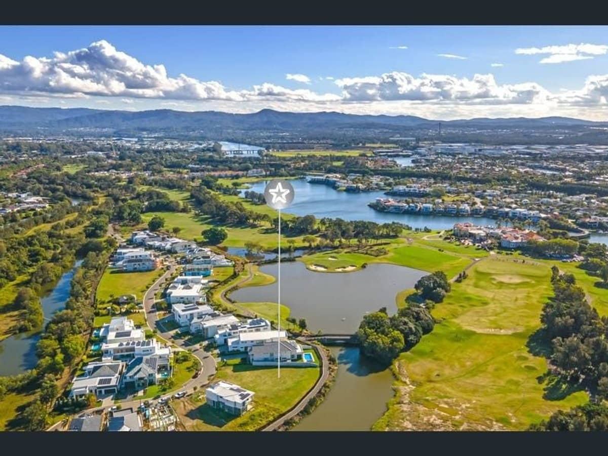 9207 Peter Senior Drive, Hope Island - Thumbnail 4