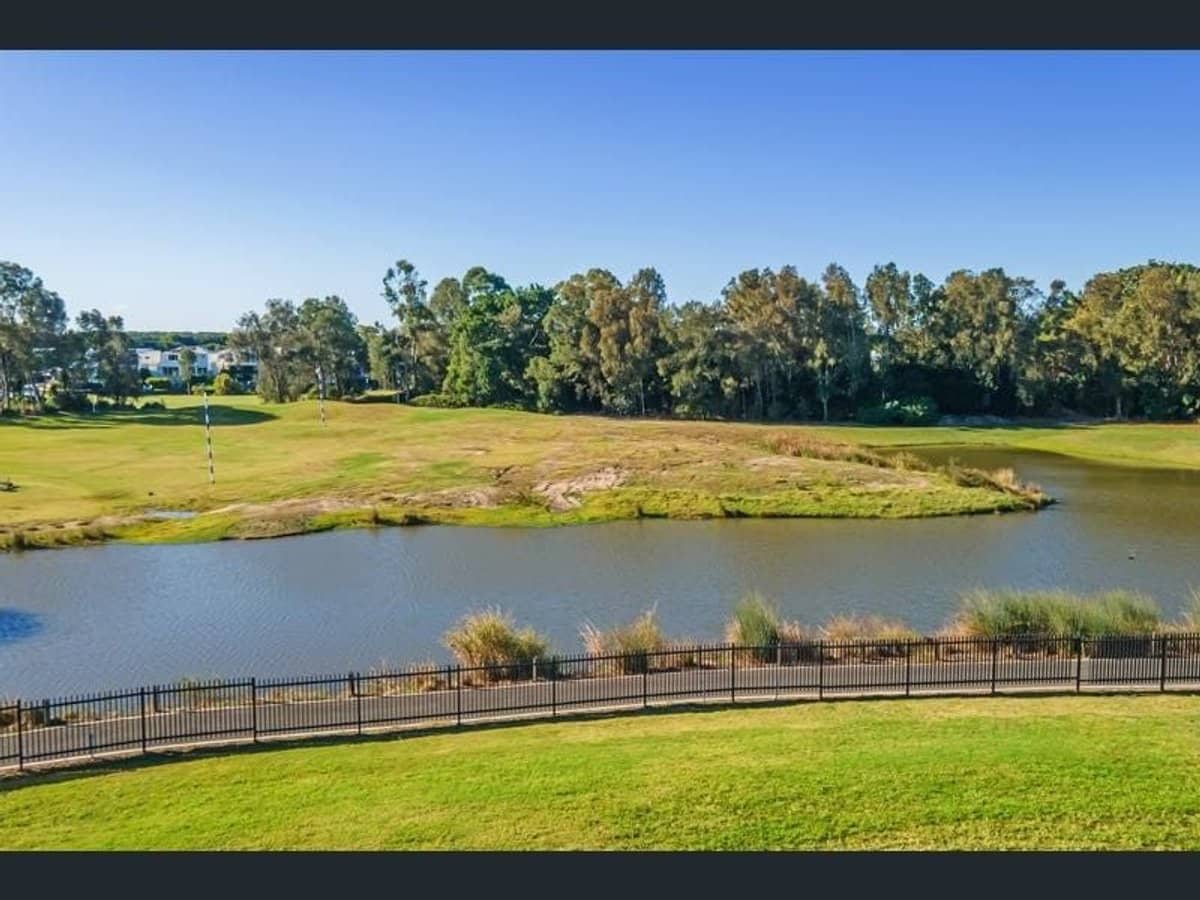 9207 Peter Senior Drive, Hope Island - Thumbnail 5