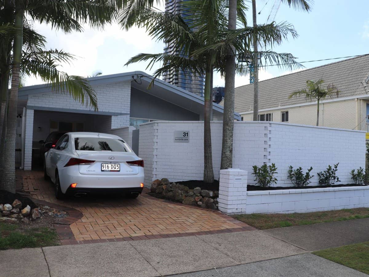 31 Sunbrite Avenue, Mermaid Beach - Thumbnail 2