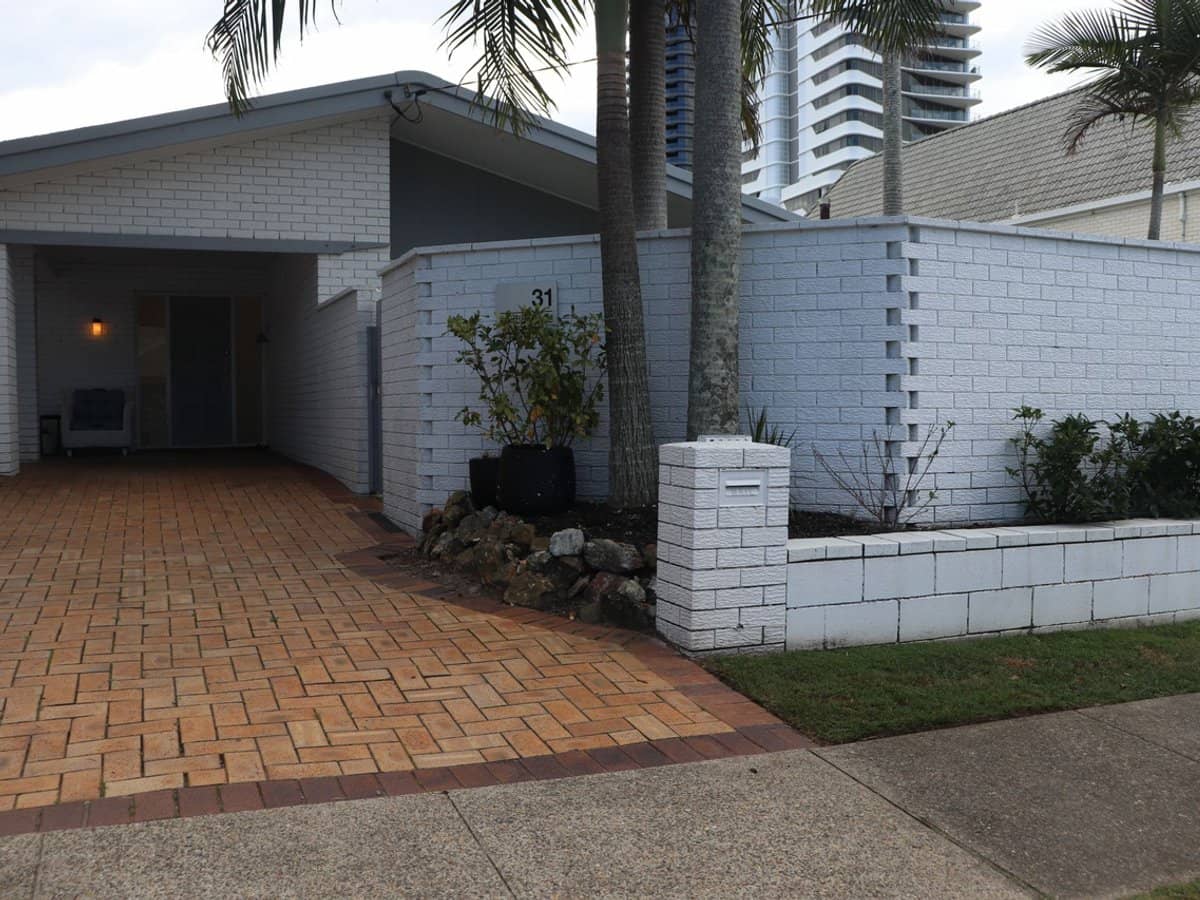 31 Sunbrite Avenue, Mermaid Beach - Thumbnail 3