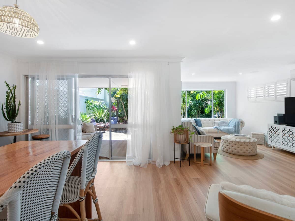 31 Sunbrite Avenue, Mermaid Beach - Thumbnail 2