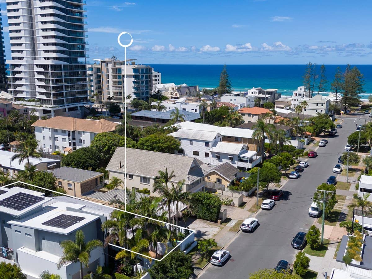 31 Sunbrite Avenue, Mermaid Beach - Thumbnail 3