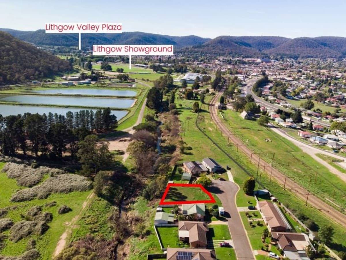 16 Chivers Close, Lithgow - Thumbnail 2