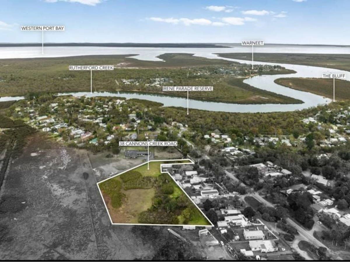 38 Cannons Creek Road, Cannons Creek - Thumbnail 1