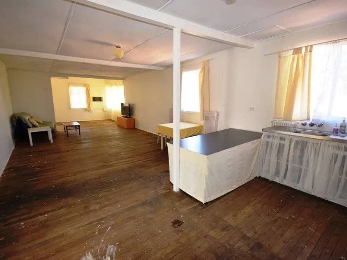 30-32 Flinders Street, Ilfracombe - Thumbnail 2