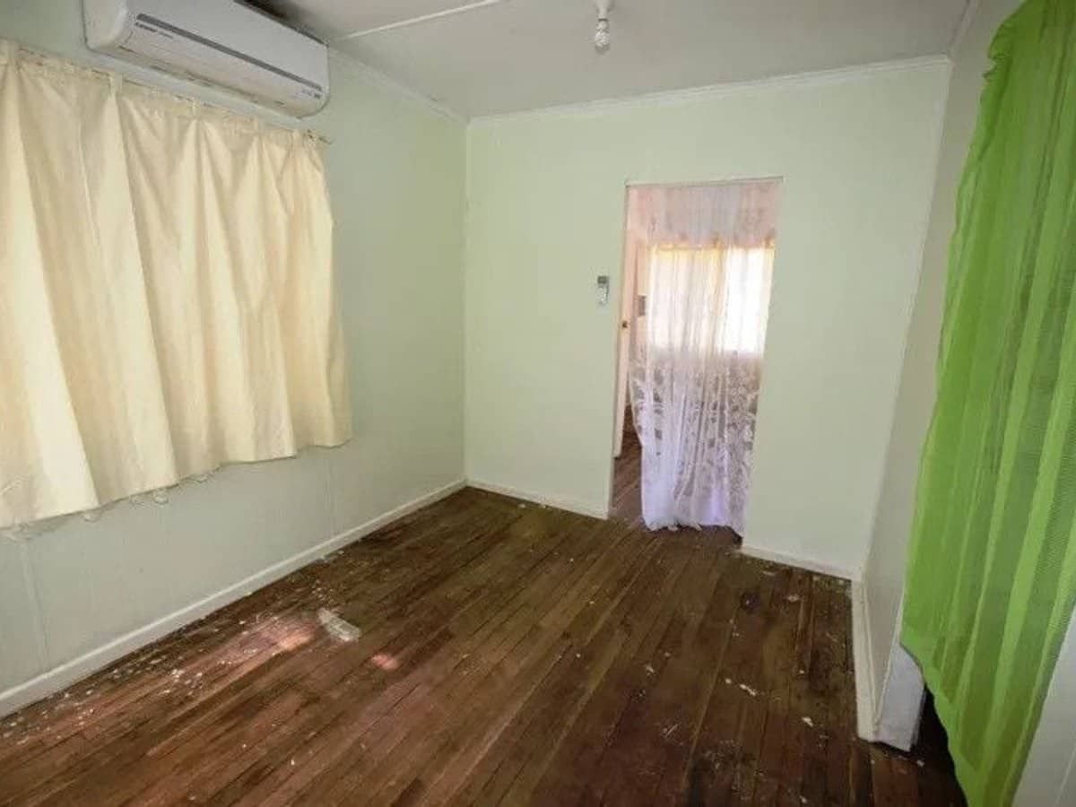 30-32 Flinders Street, Ilfracombe - Thumbnail 7