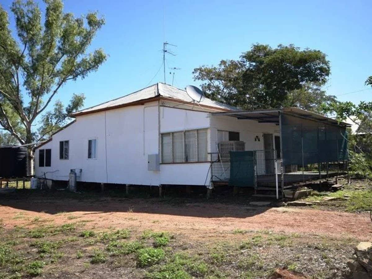 30-32 Flinders Street, Ilfracombe - Thumbnail 16