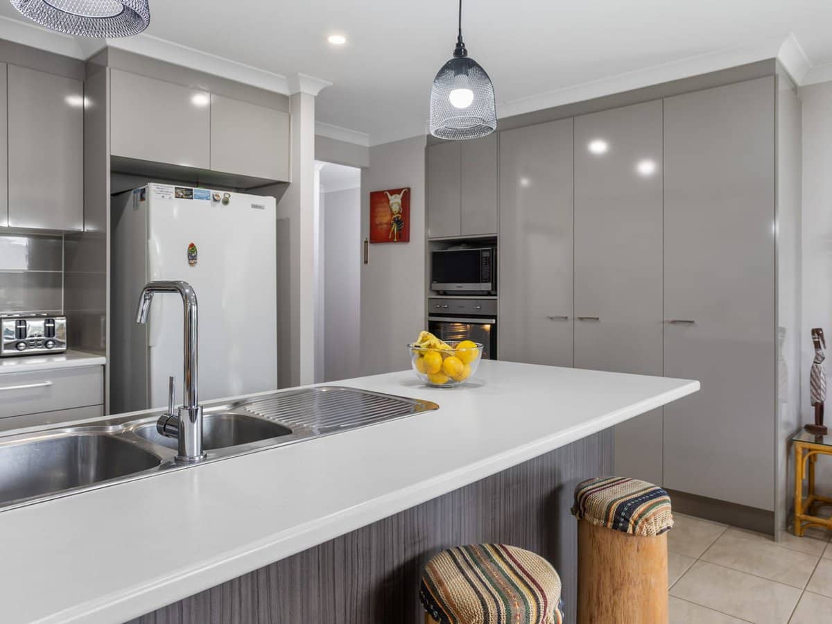 27 Overlander Avenue, Woolmar - Thumbnail 3