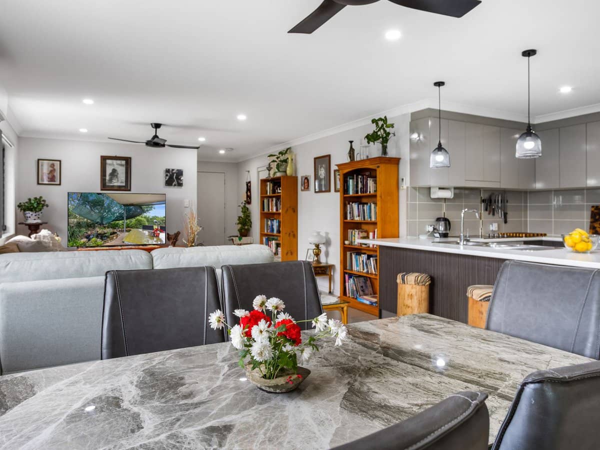 27 Overlander Avenue, Woolmar - Thumbnail 4