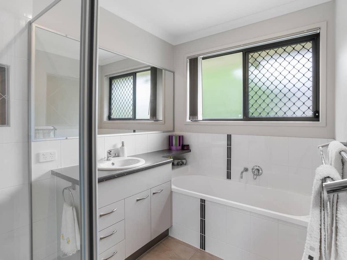 27 Overlander Avenue, Woolmar - Thumbnail 12