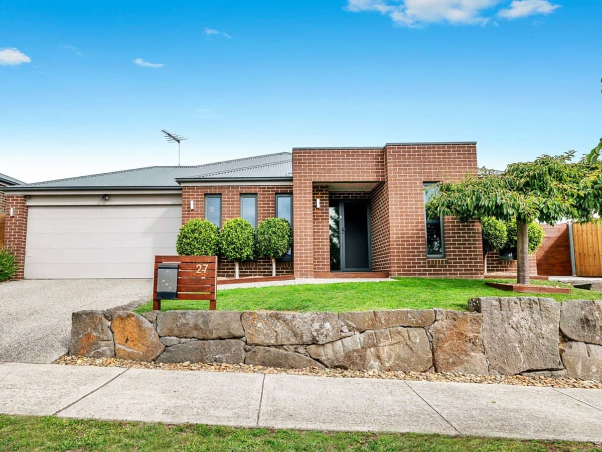 27 Gordon Boulevard, Gisborne - Thumbnail 1