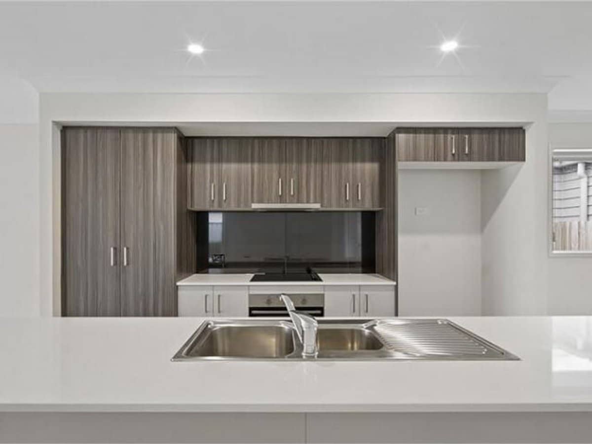 9 Mirapool Street, Rothwell - Thumbnail 2