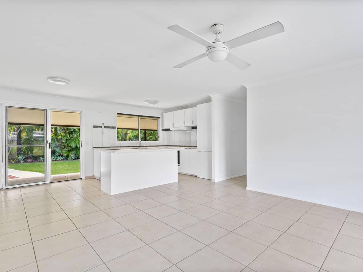 21 Dawnann Court, CARRARA - Thumbnail 4