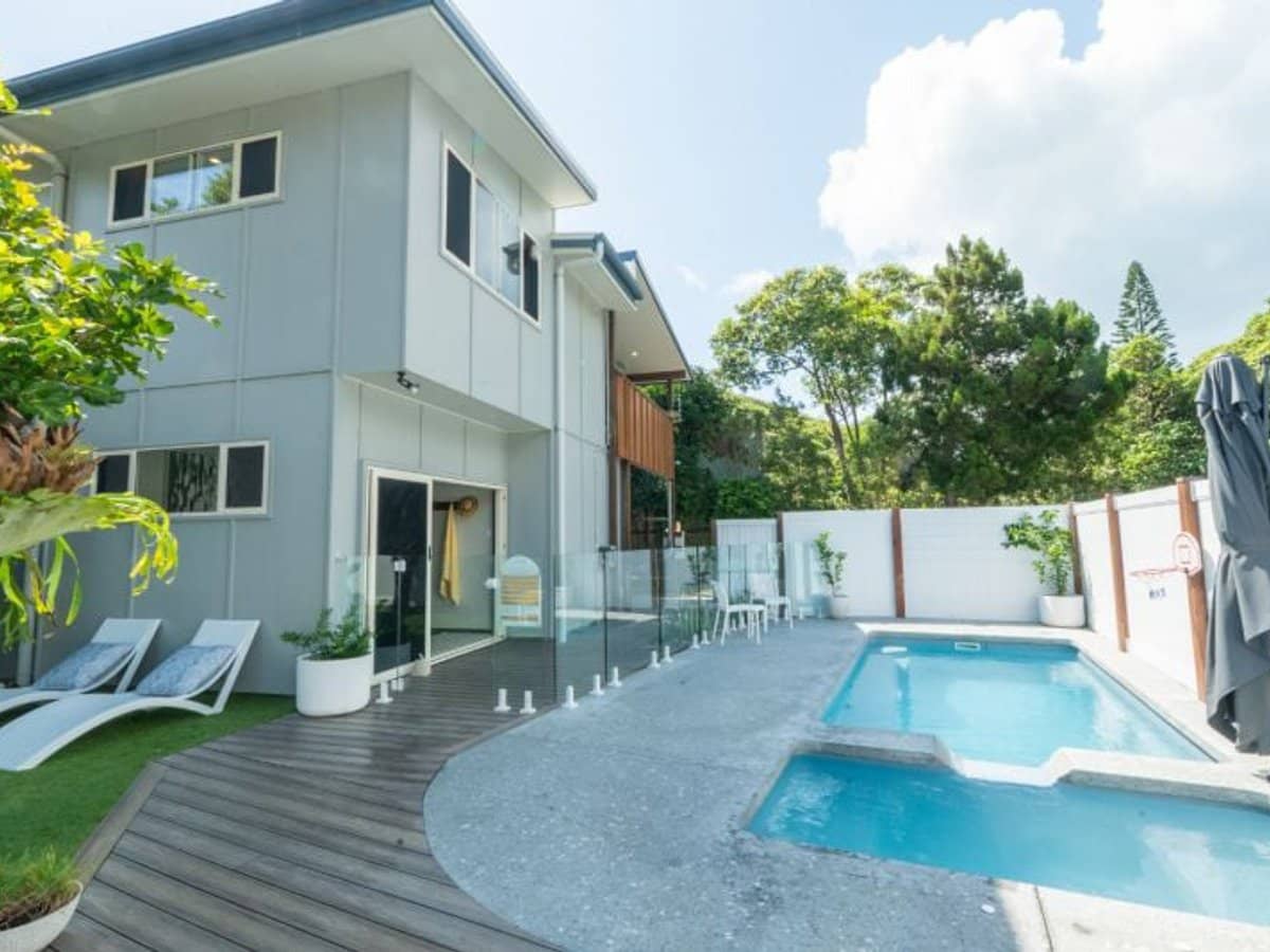 52 Samarinda Way, Point Lookout - Thumbnail 1