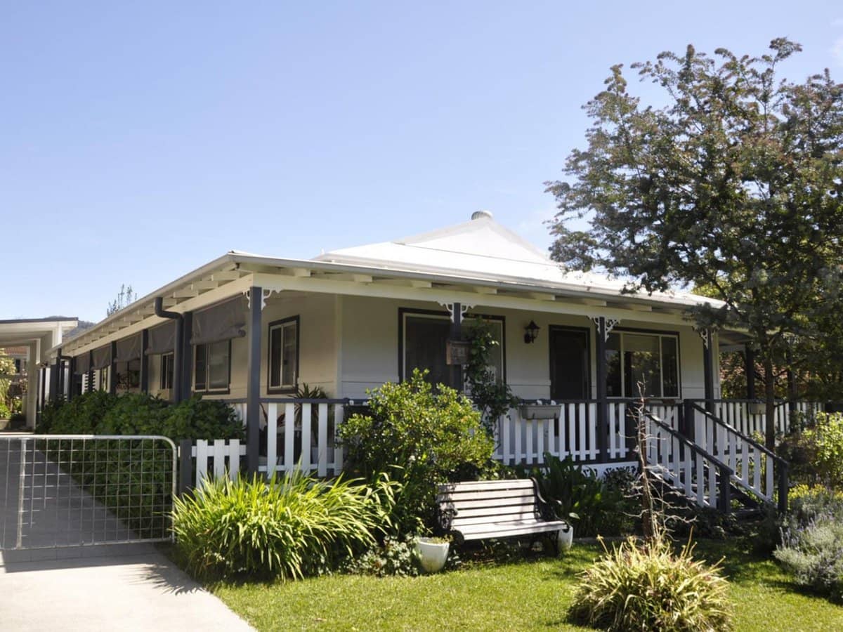 11 Pine Close, Gloucester - Thumbnail 1