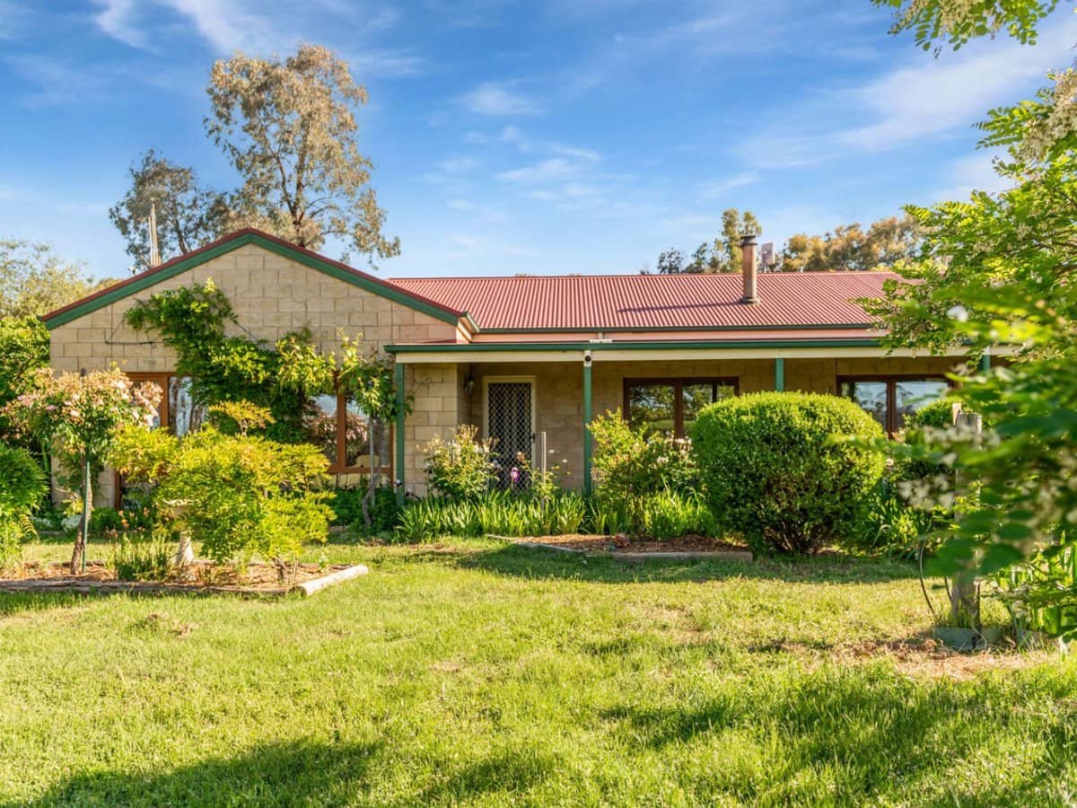 71 Thornhill Lane, Elphinstone - Thumbnail 1