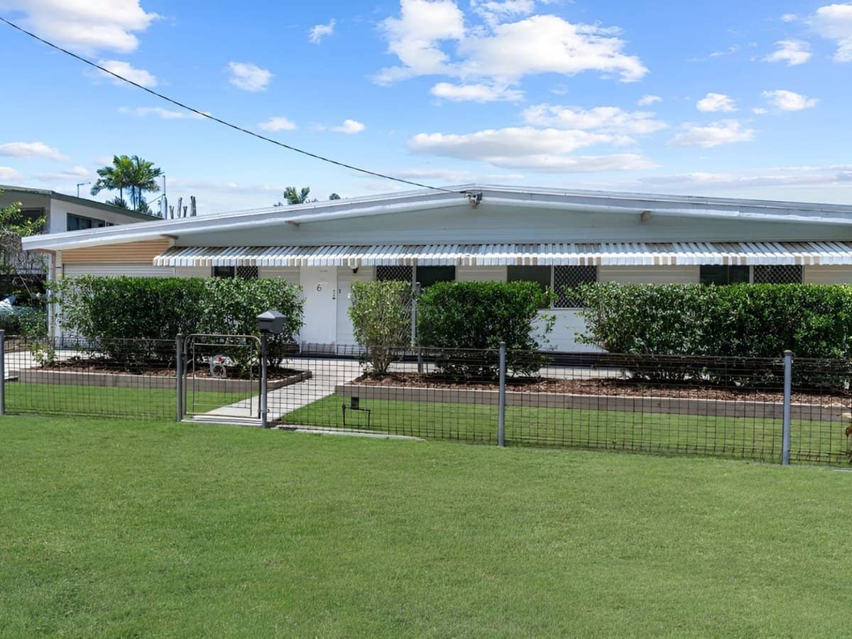 6 Mosch Place, Mooroobool - Thumbnail 1