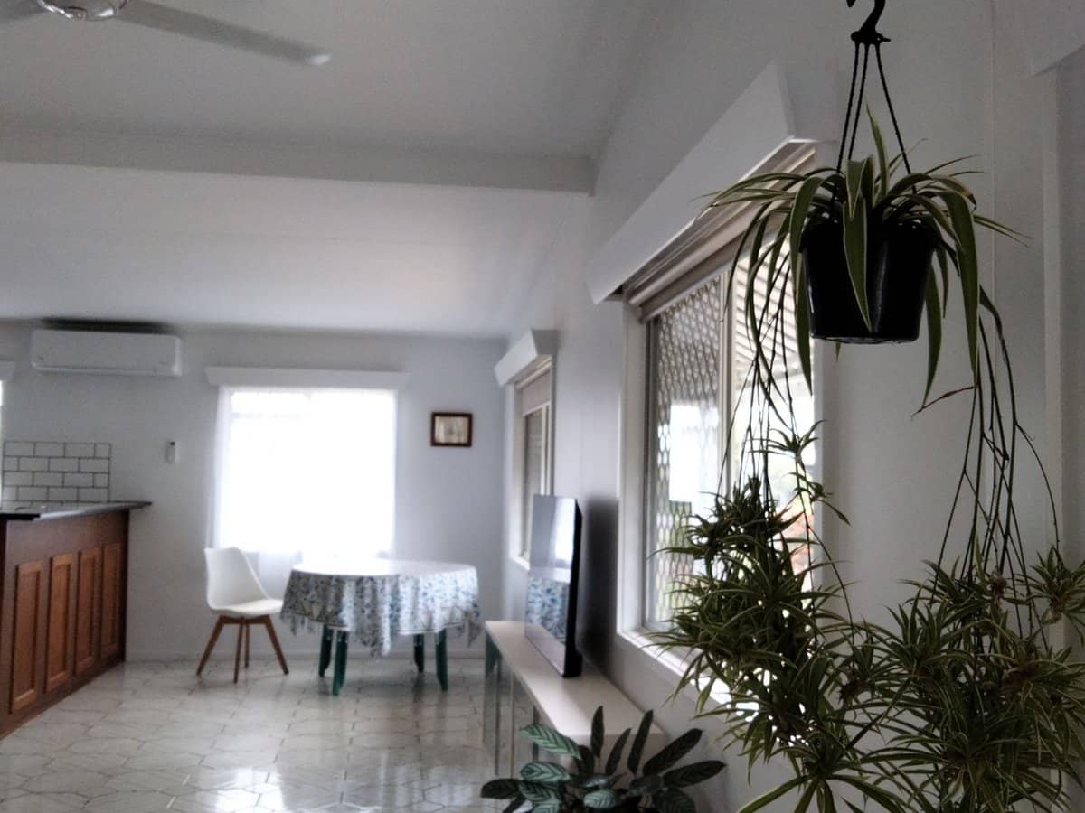 6 Mosch Place, Mooroobool - Thumbnail 3