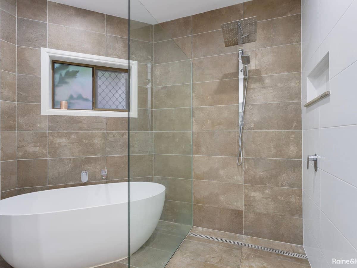 8 Pipers Point, ROBINA - Thumbnail 15