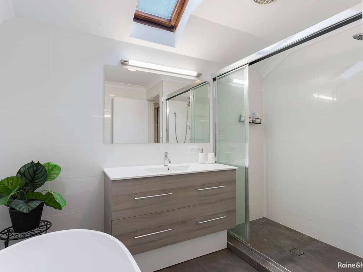 8 Pipers Point, ROBINA - Thumbnail 23