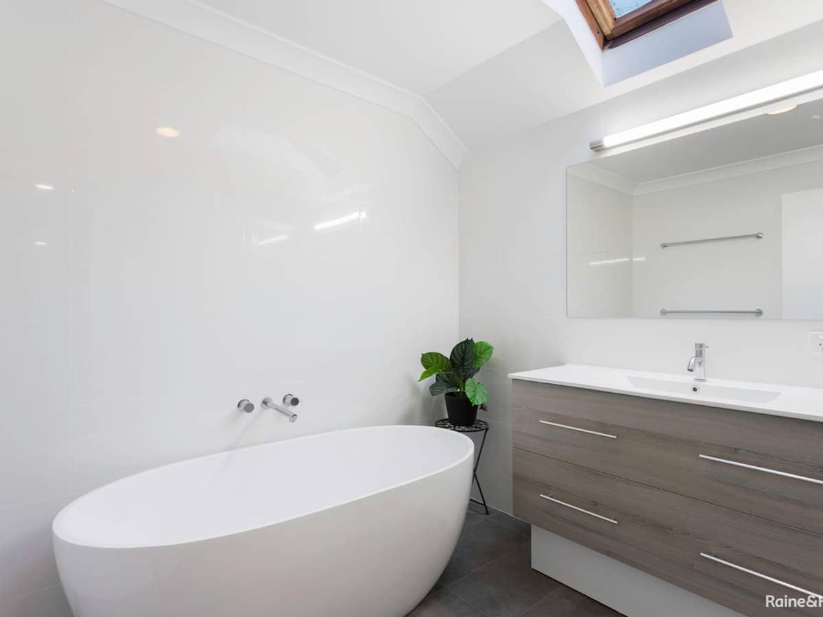 8 Pipers Point, ROBINA - Thumbnail 24