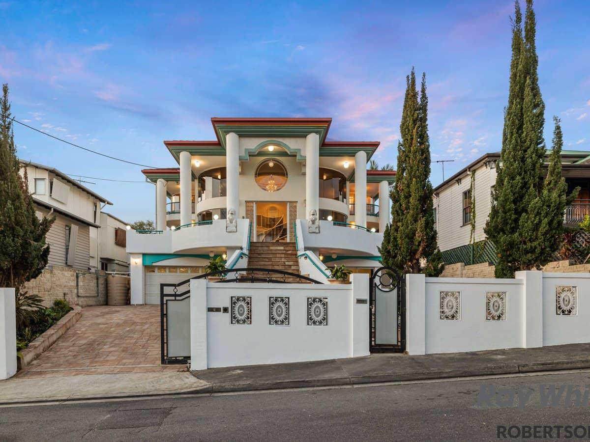 48 Loch Street, WEST END - Thumbnail 1