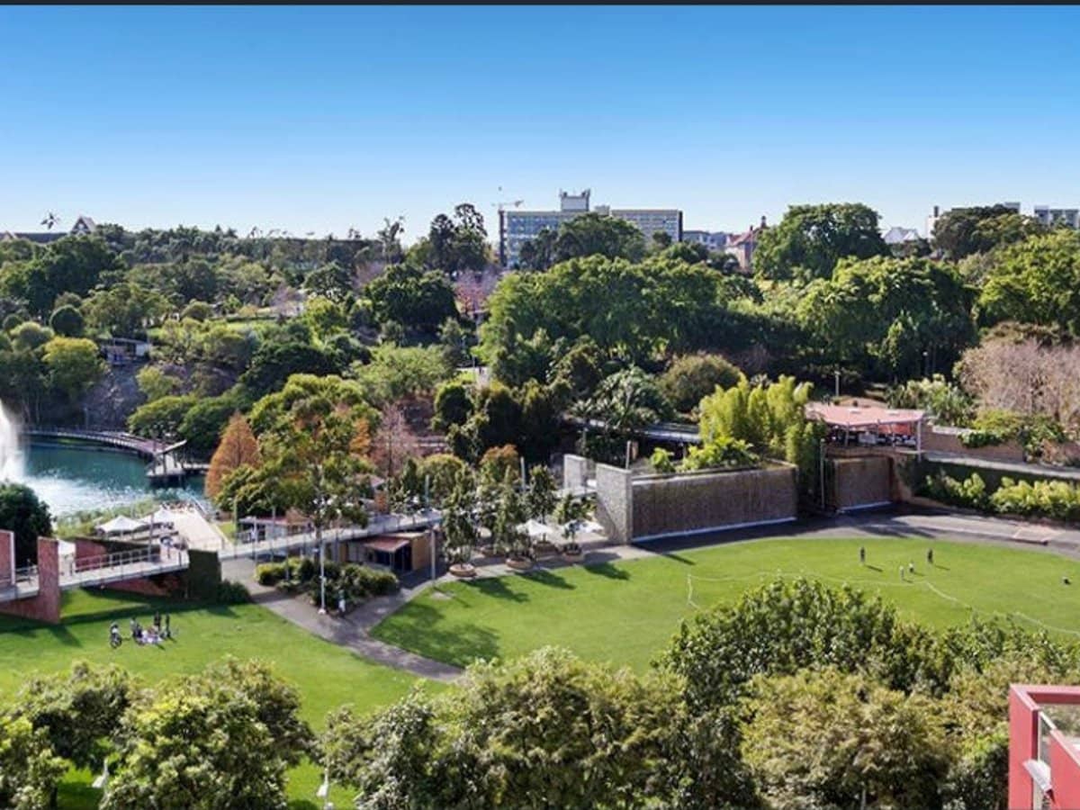 3 Parkland Boulevard, BRISBANE CITY - Thumbnail 2