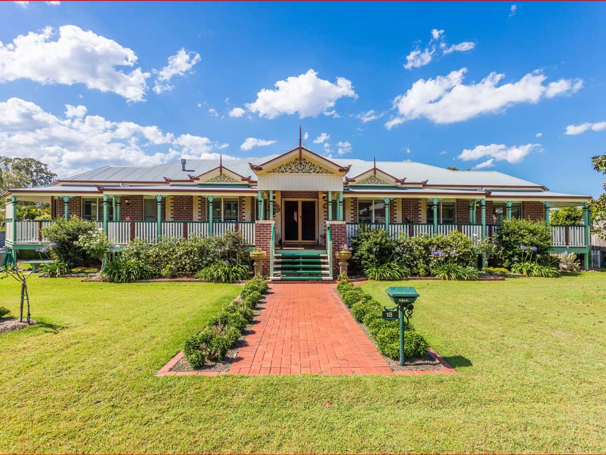 18 Chalmers Court, SAMFORD VILLAGE - Thumbnail 1