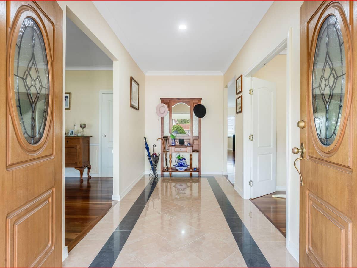 18 Chalmers Court, SAMFORD VILLAGE - Thumbnail 3