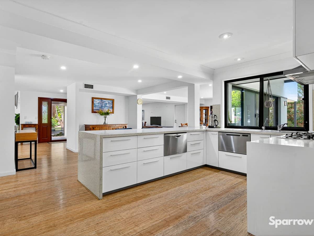 129 Coutts Street, BULIMBA - Thumbnail 3