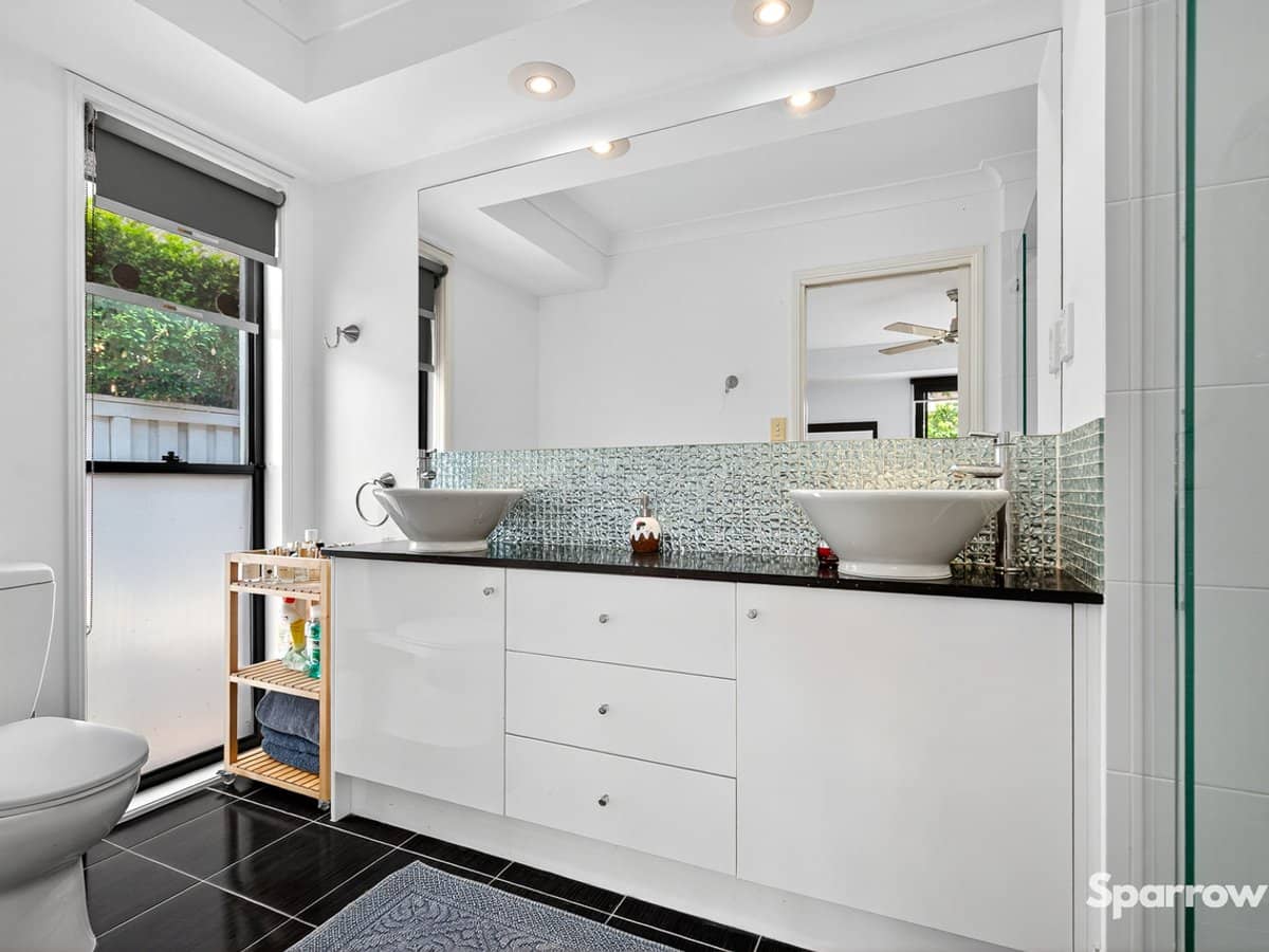 129 Coutts Street, BULIMBA - Thumbnail 10