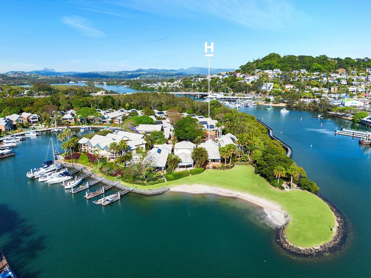 196 Mariners Drive West, TWEED HEADS - Thumbnail 1