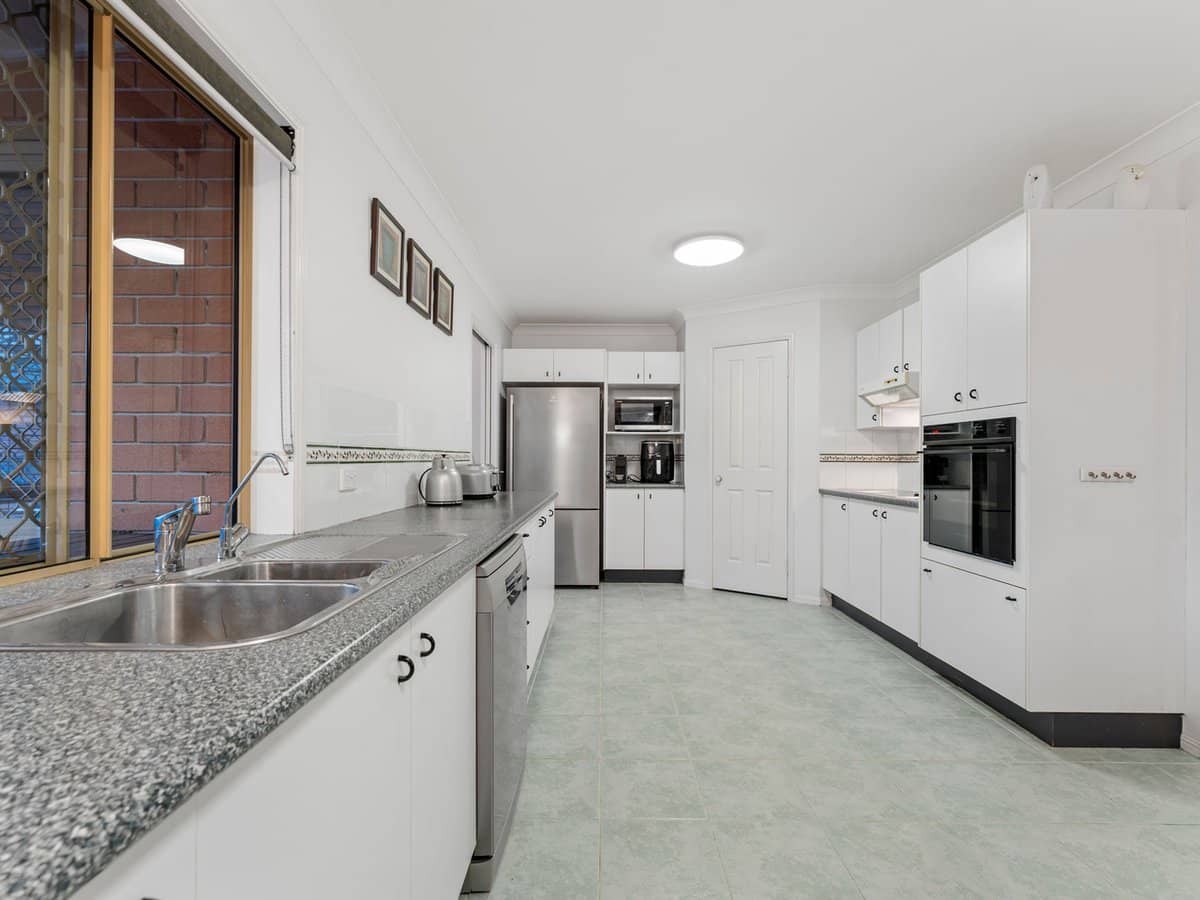 6 Kensington Place, Wishart - Thumbnail 13