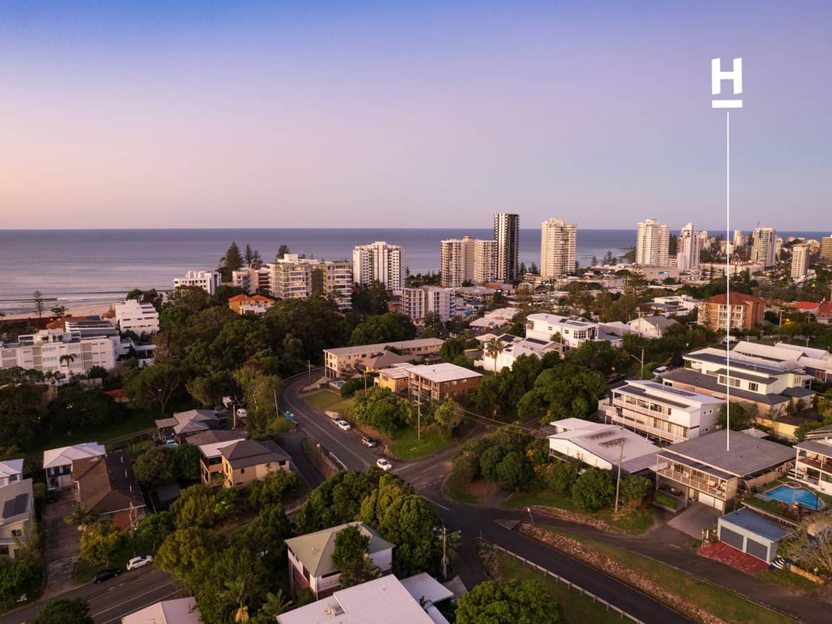 28 Rutledge Street, COOLANGATTA - Thumbnail 1