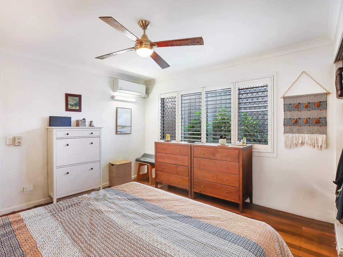 28 Rutledge Street, COOLANGATTA - Thumbnail 5