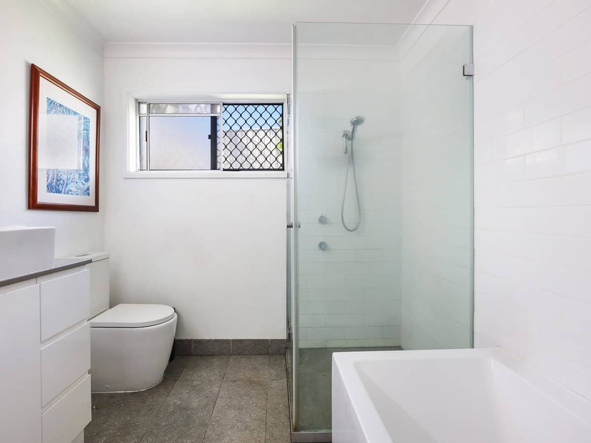 28 Rutledge Street, COOLANGATTA - Thumbnail 7
