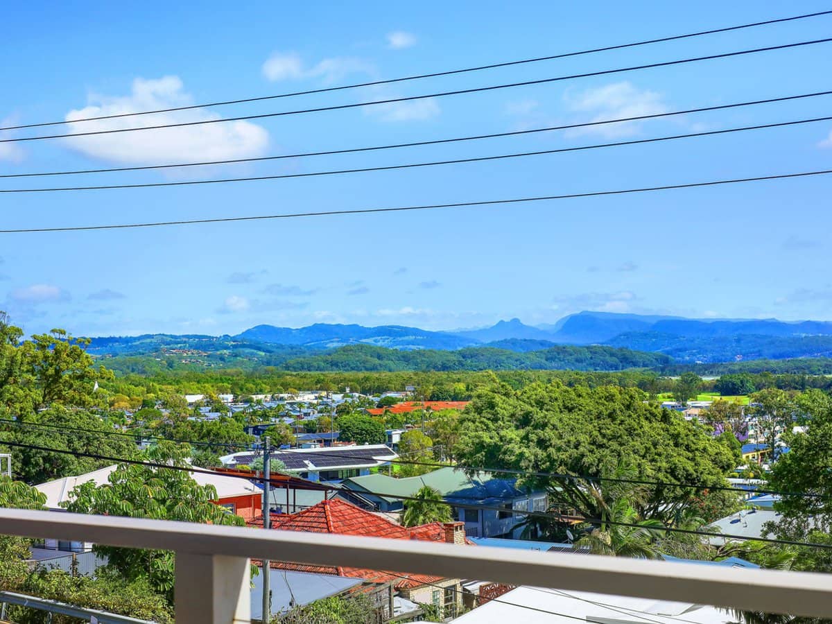 28 Rutledge Street, COOLANGATTA - Thumbnail 11