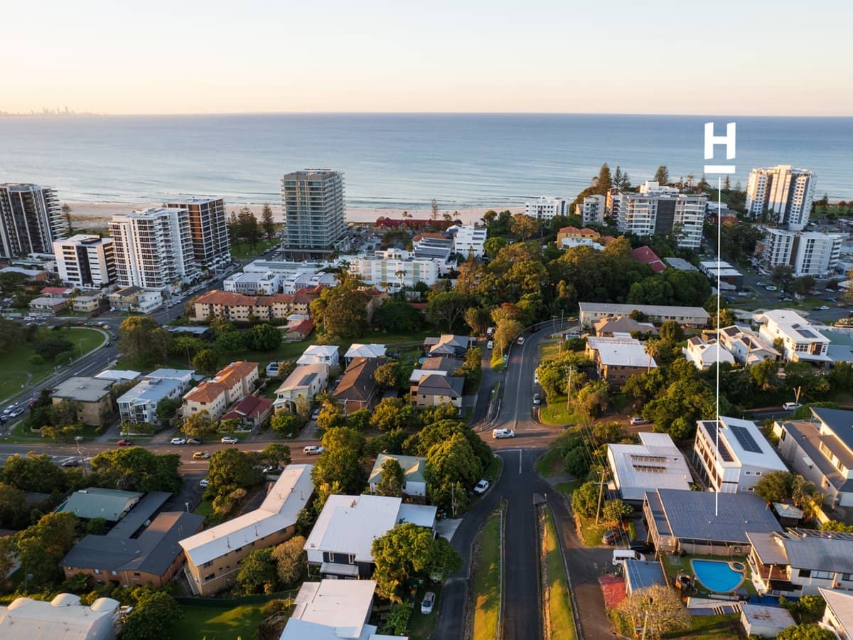 28 Rutledge Street, COOLANGATTA - Thumbnail 12