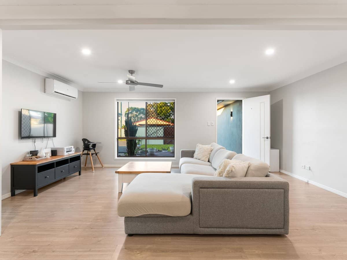 14 Lycoris Street, CRESTMEAD - Thumbnail 3