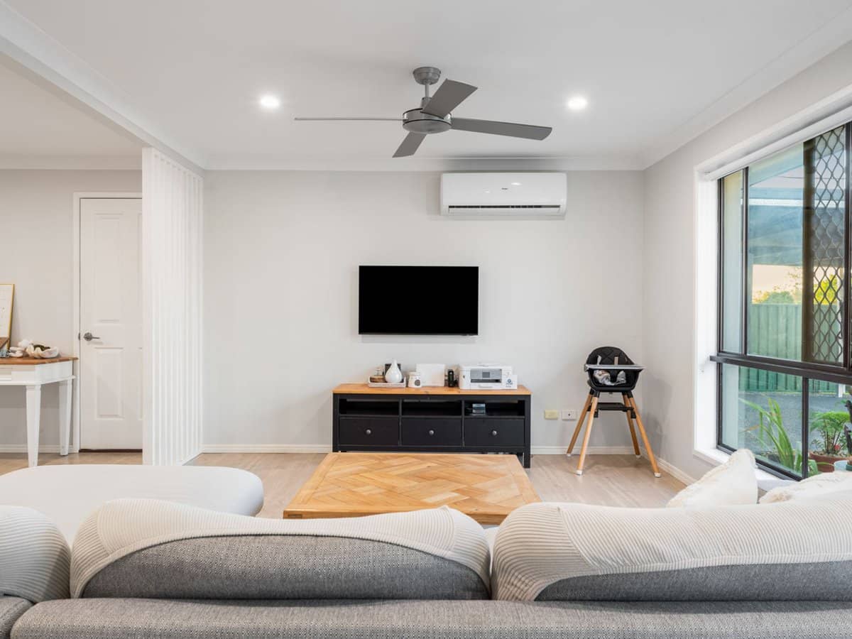 14 Lycoris Street, CRESTMEAD - Thumbnail 4