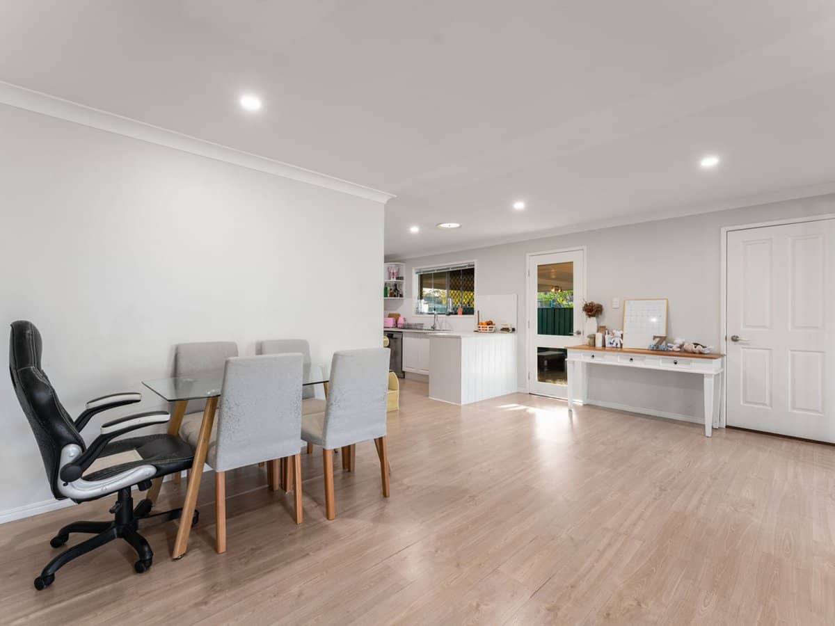 14 Lycoris Street, CRESTMEAD - Thumbnail 5