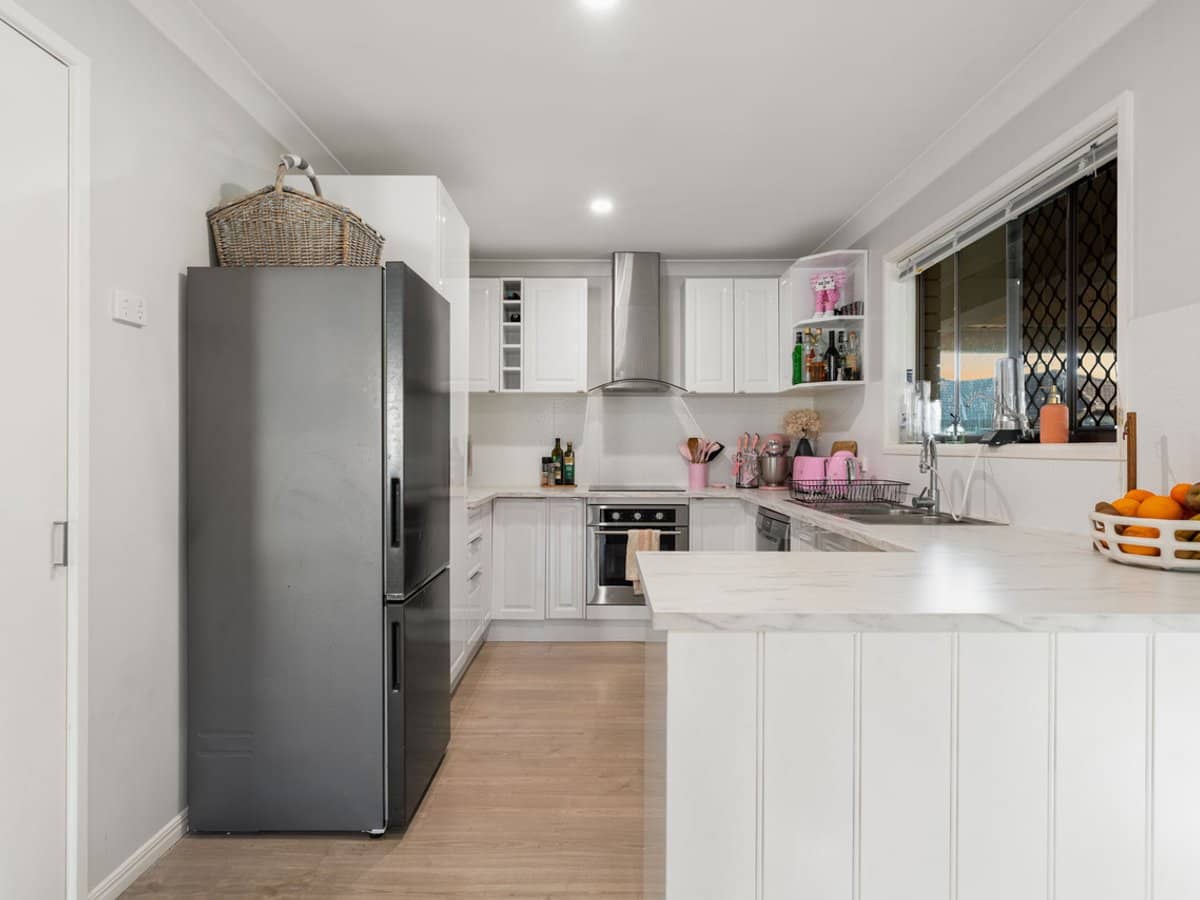 14 Lycoris Street, CRESTMEAD - Thumbnail 6