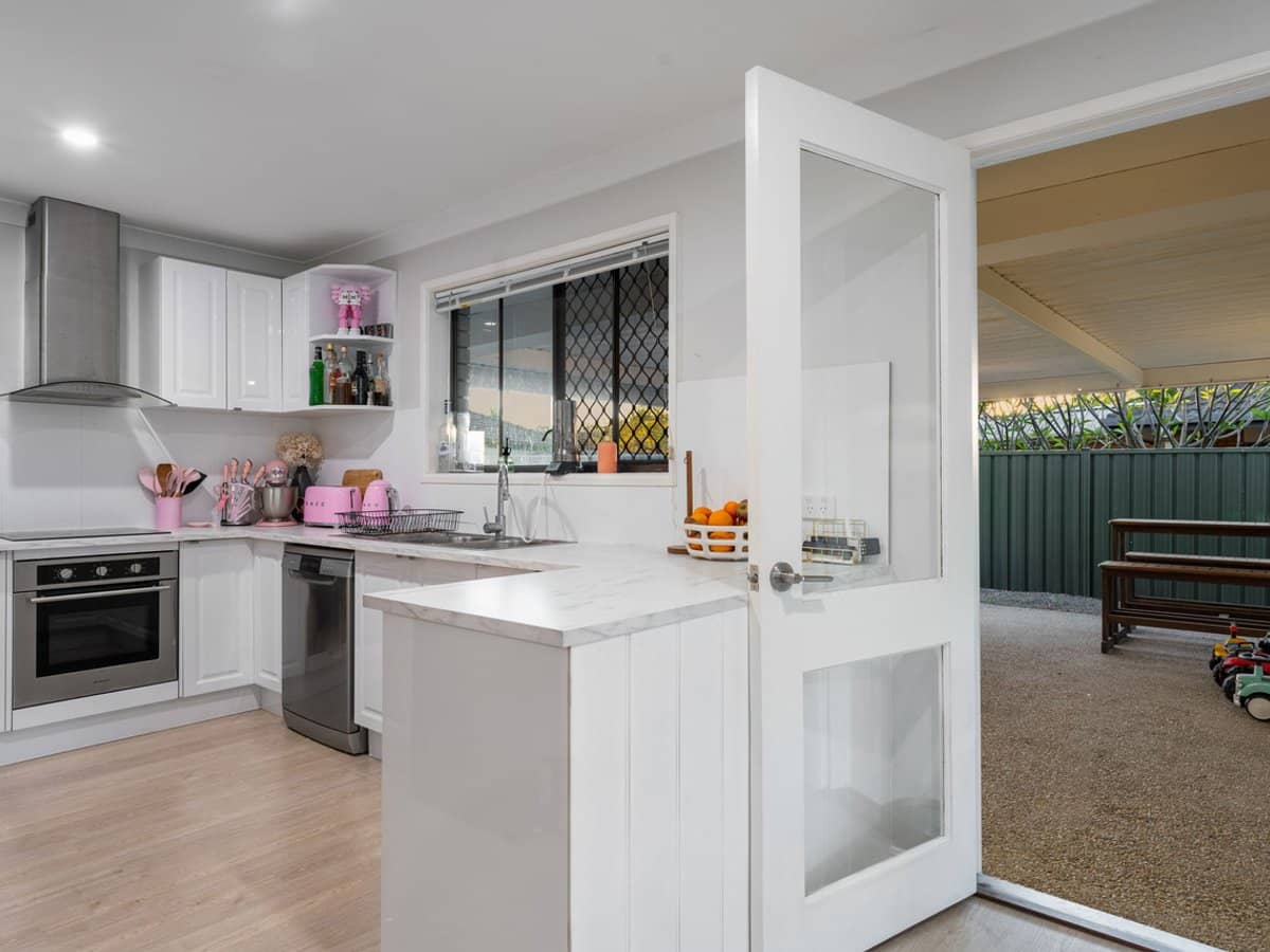 14 Lycoris Street, CRESTMEAD - Thumbnail 7