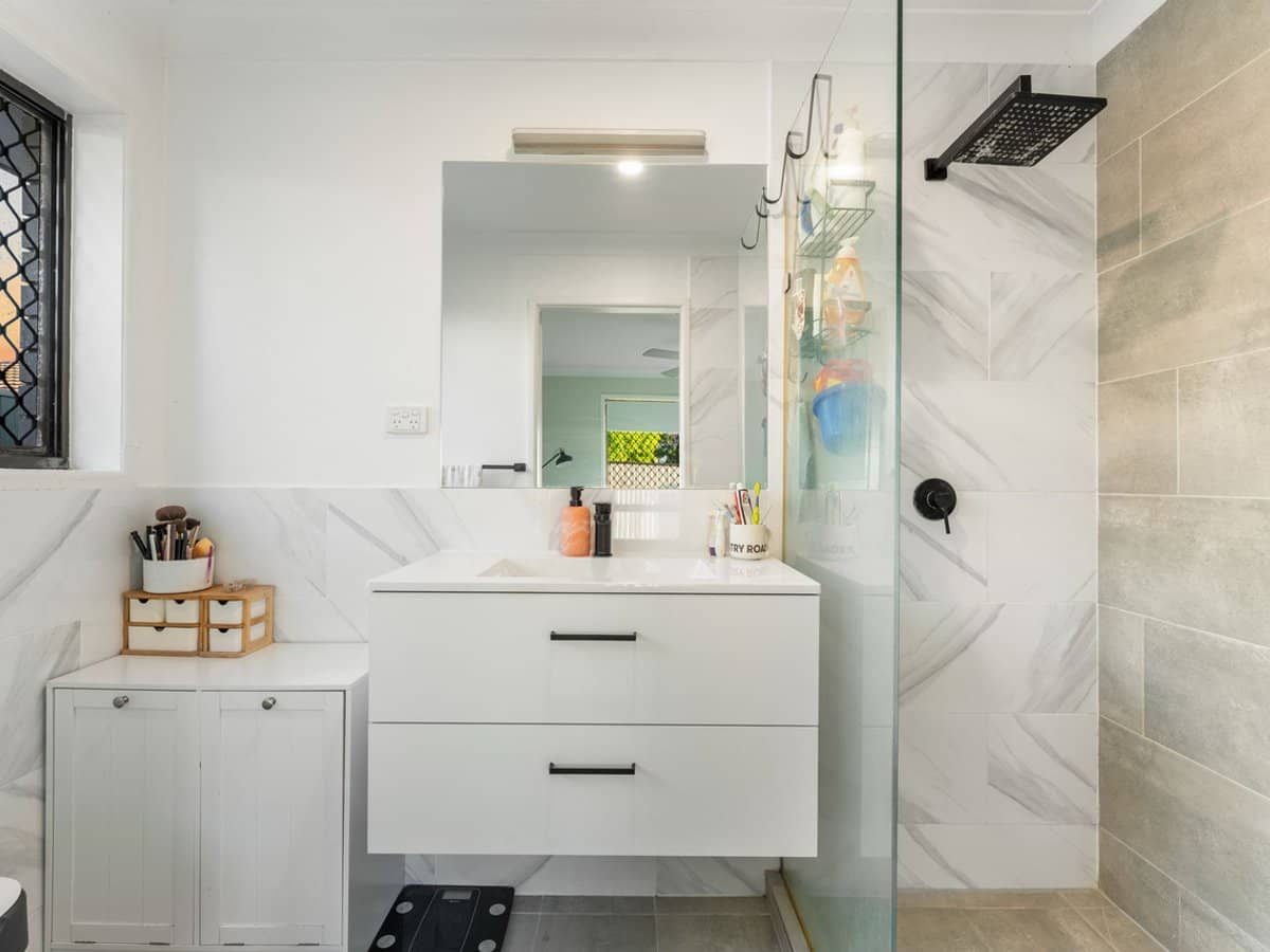 14 Lycoris Street, CRESTMEAD - Thumbnail 9