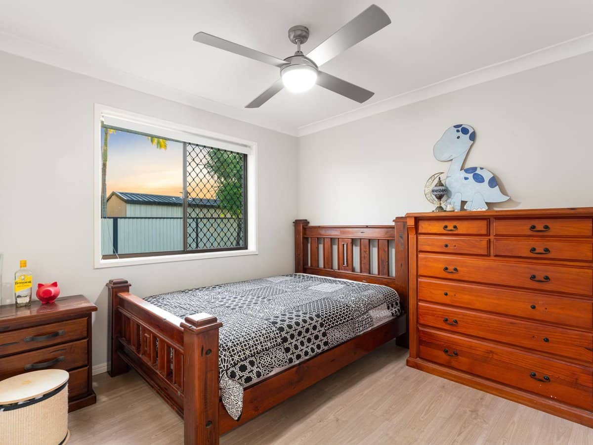 14 Lycoris Street, CRESTMEAD - Thumbnail 10