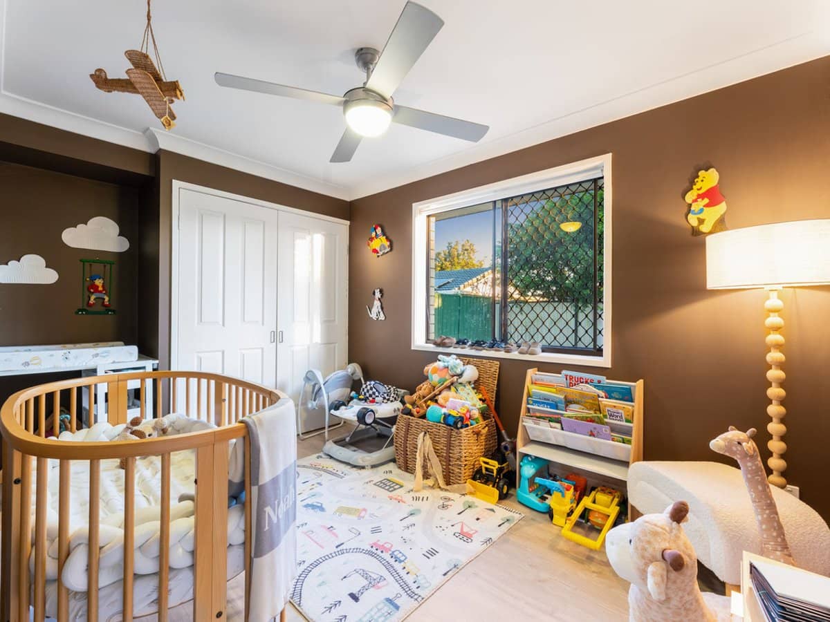 14 Lycoris Street, CRESTMEAD - Thumbnail 11