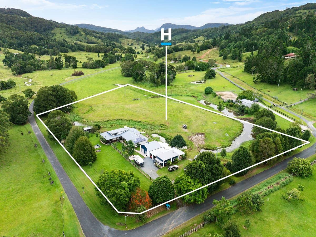 3 Pine Tree Place, PIGGABEEN - Thumbnail 1