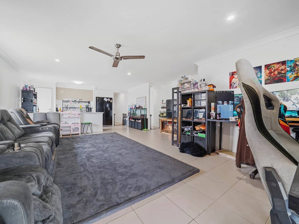 28 Baxter Crescent, CABOOLTURE - Thumbnail 2